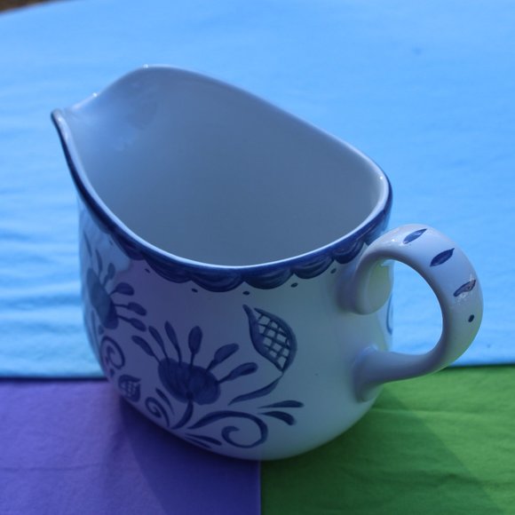Oceanview Gravy Boat - Picture 4 of 7